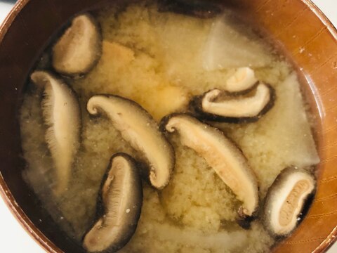 厚揚げと椎茸のお味噌汁